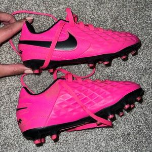 Hot pink Nike Cleats. Size 11. In great condition!